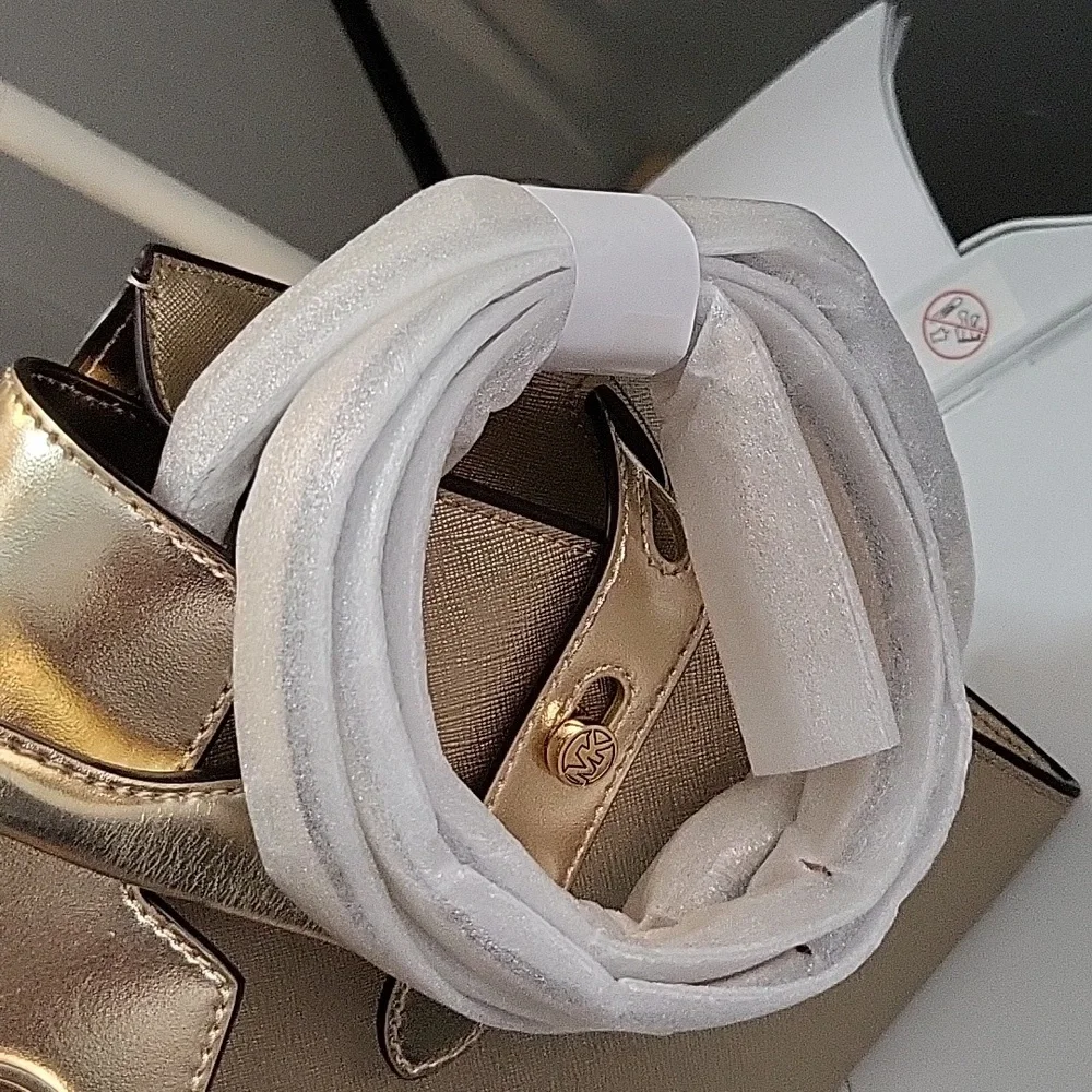 NWT MICHAEL KORS PALE GOLD CARMEN SATCHEL - Picture 6 of 14